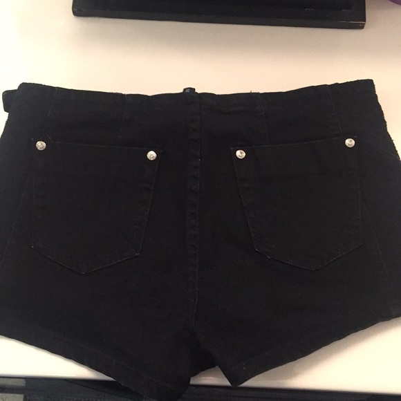Shorts - Picture 4 of 5